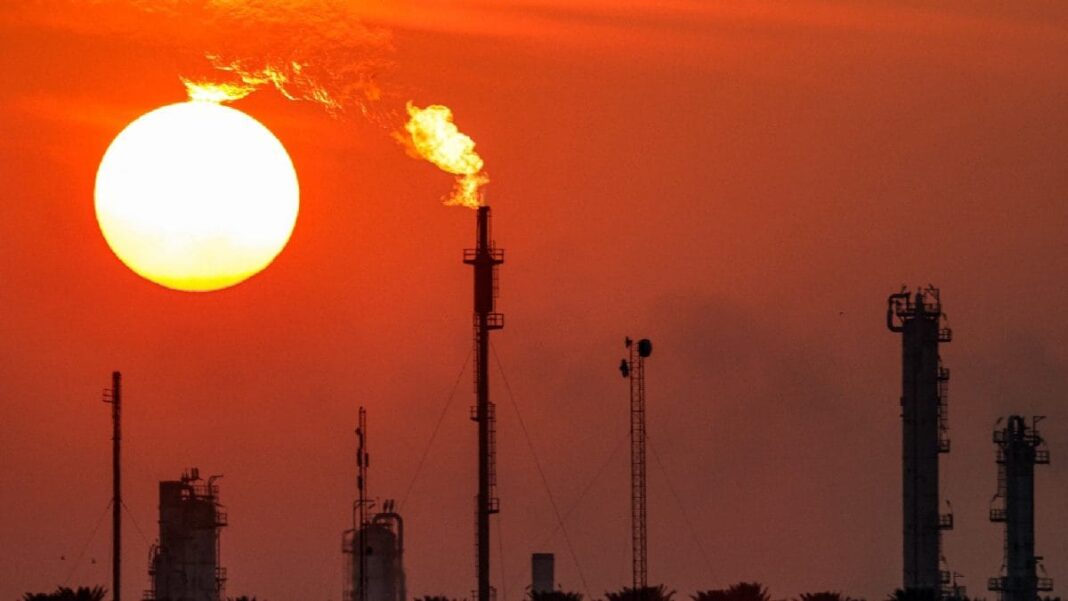 Chinese State Oil Companies Suspend Russian Oil Purchases After US Sanctions: Report | World News