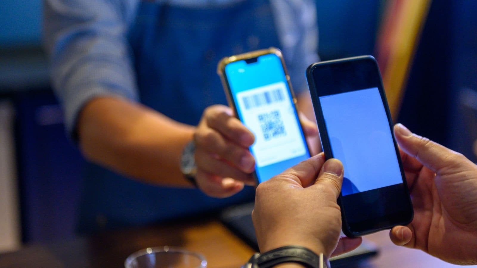 This European Nation Is The World’s First Cashless Country