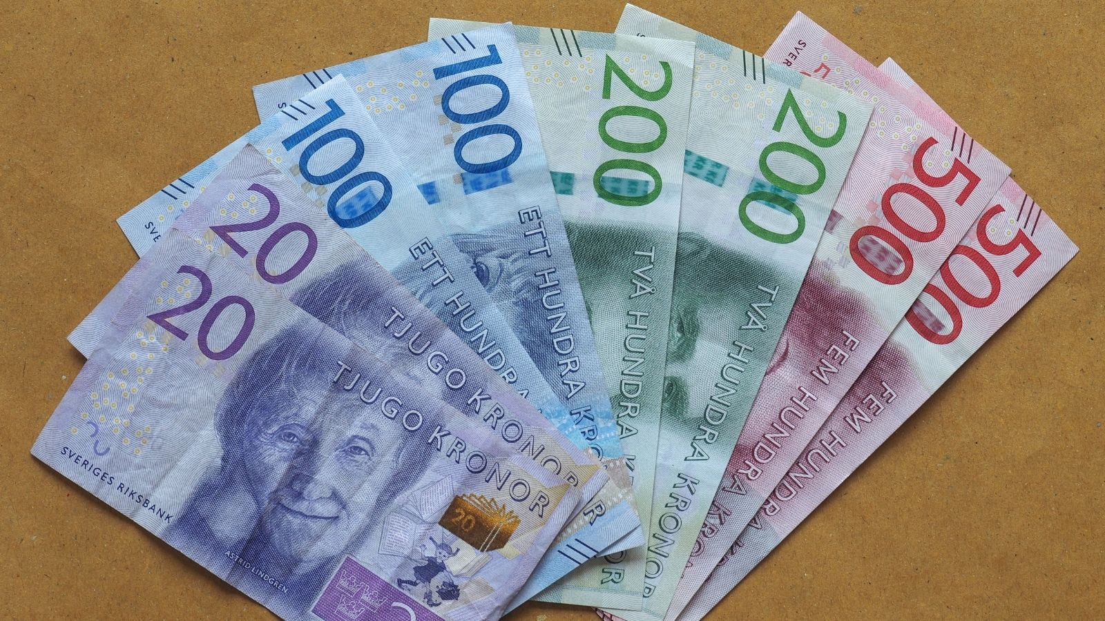 This European Nation Is The World’s First Cashless Country